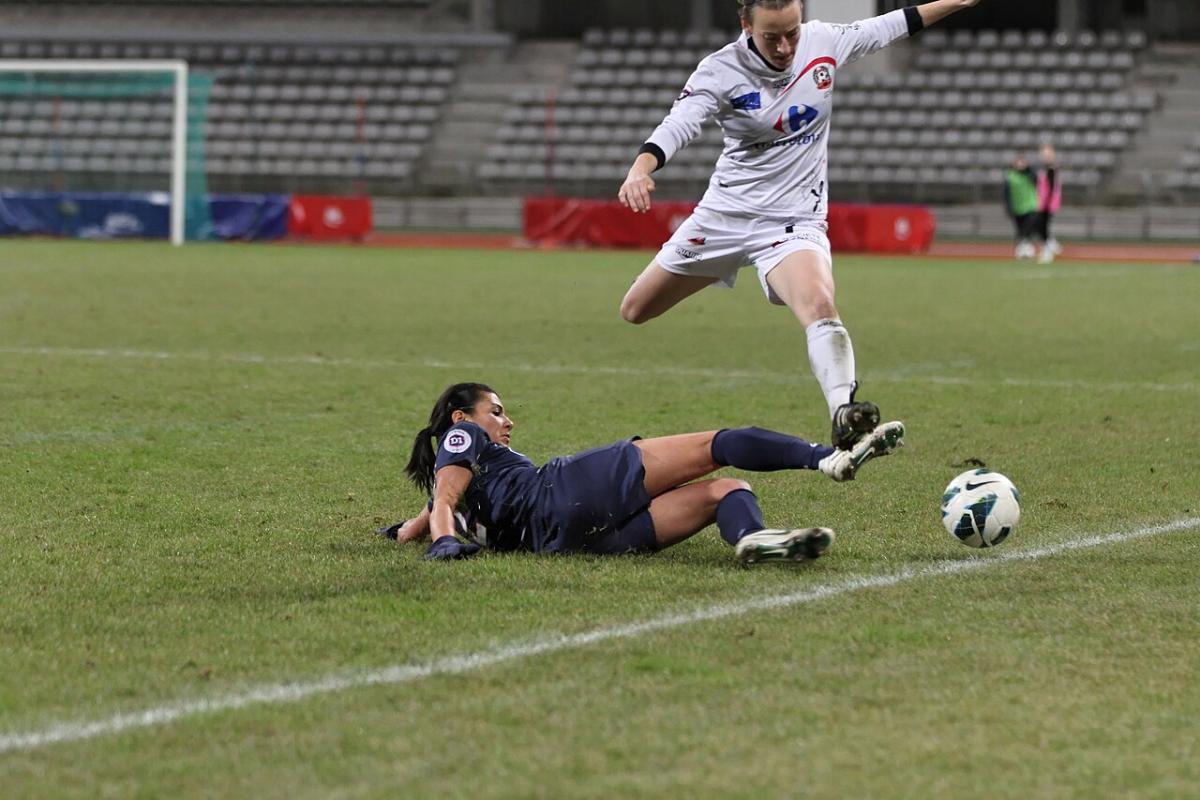 曼城一个人挑两副担子